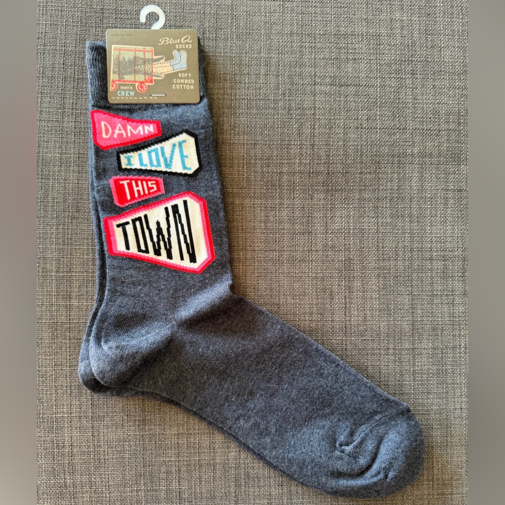 NWOT Blue Q Damn I Love This Town M-Crew Socks size 7-12